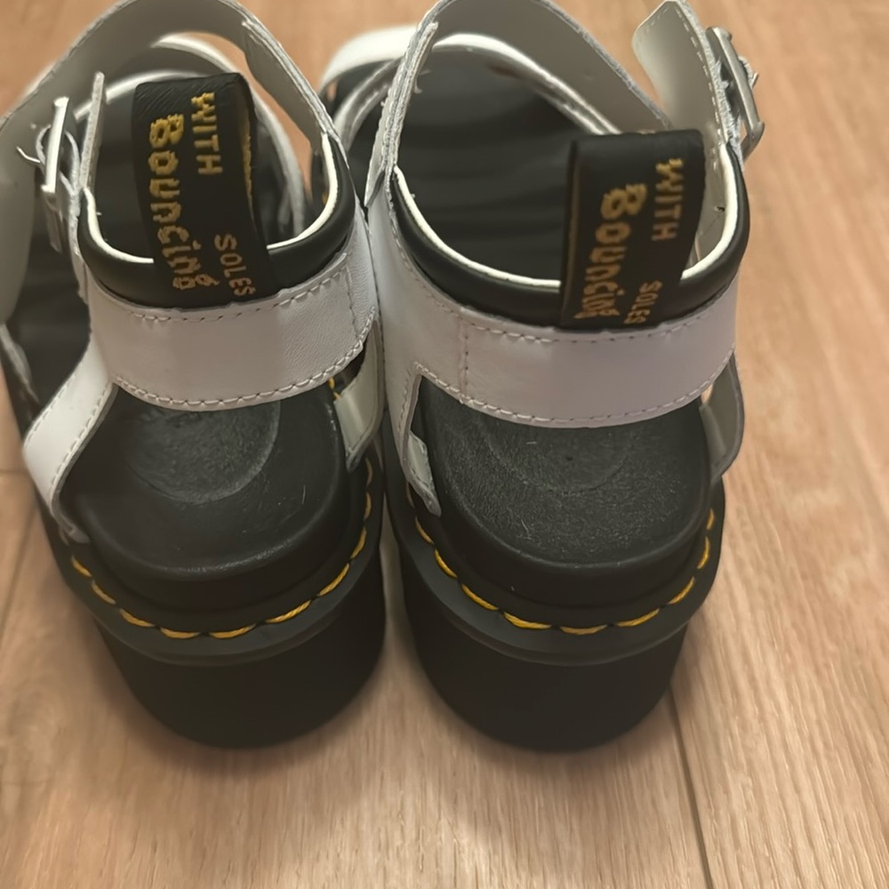 DR. MARTENS BLAIRE HYDRO LEATHER PLATFORM STRAP SANDALS